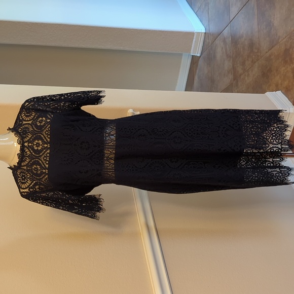 Lulu's Lace Dress - Picture 5 of 8